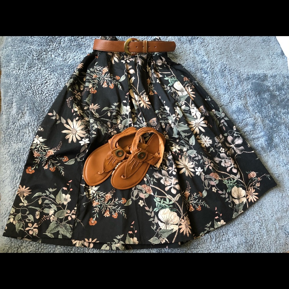 Stradivarius Full Floral skirt